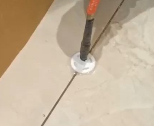 湖滨瓷砖空鼓维修公司专业解答瓷砖在铺贴过程中，如果没有涂抹均匀到位的粘结材料（如水泥砂浆或瓷砖胶），可能会导致以下问题